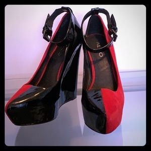 Red and black wedges